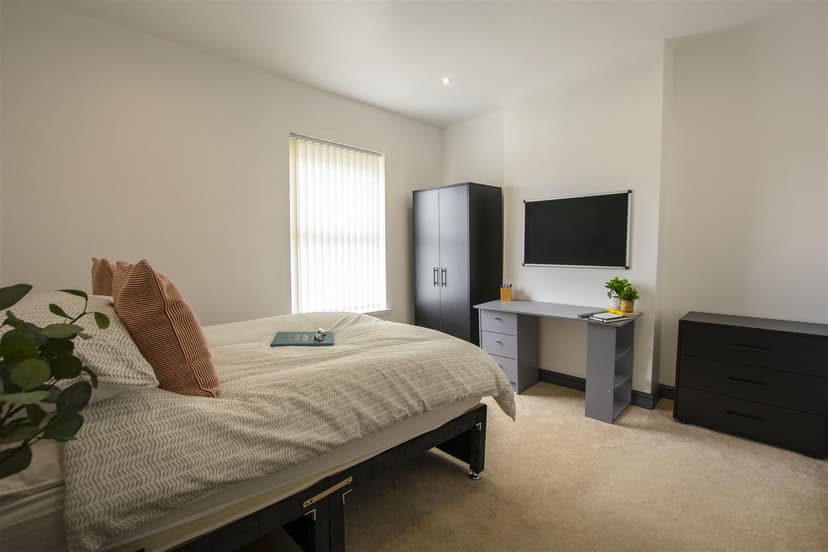 6, Katie Road - Image 6