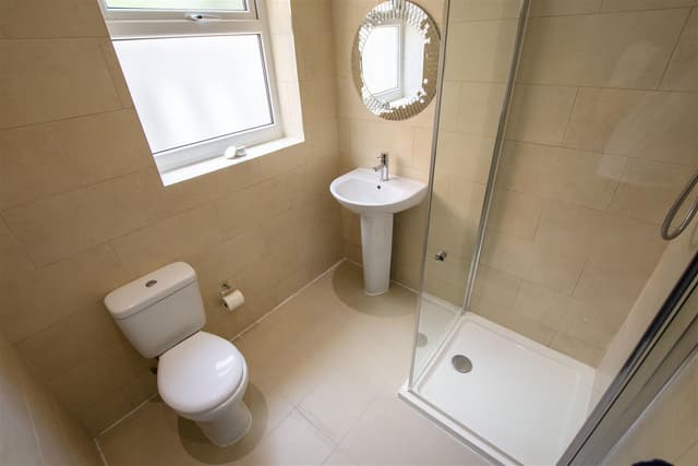 6, Katie Road - Image 4