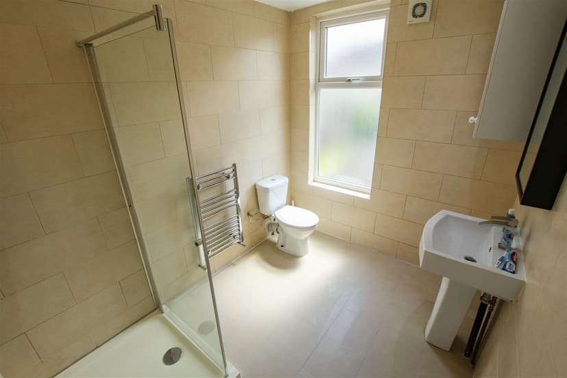 6, Katie Road - Image 3