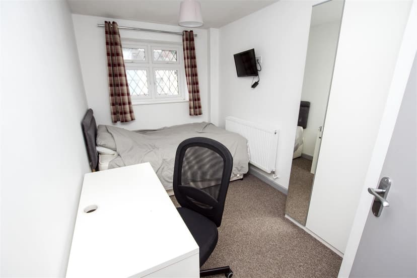 116, Heeley Road - Image 4
