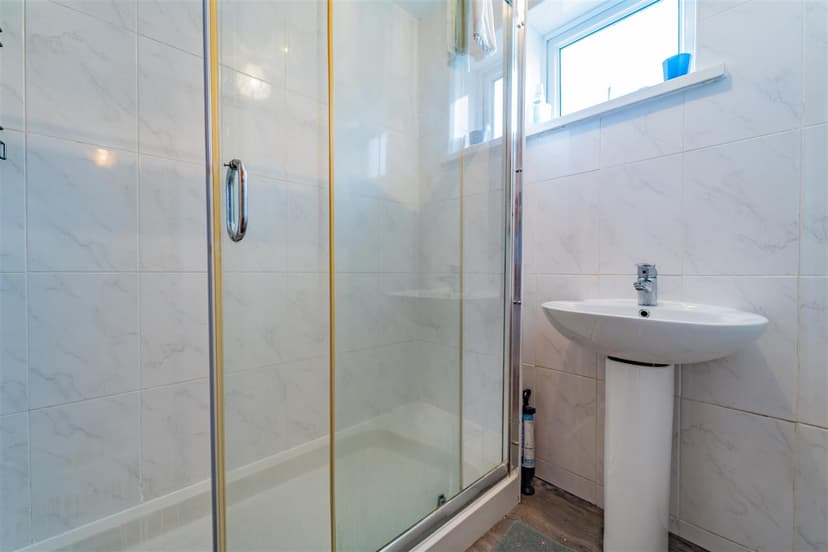 16, Varden Croft - Image 6