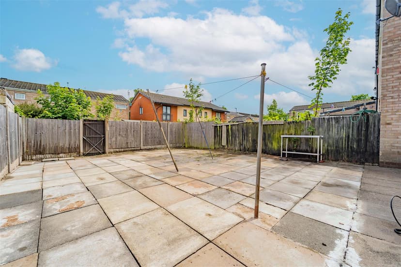 16, Varden Croft - Image 1