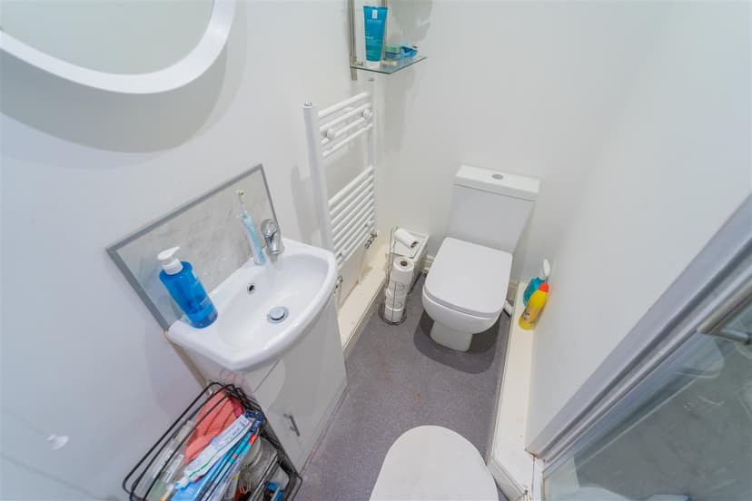 105, Tiverton Road - Image 2