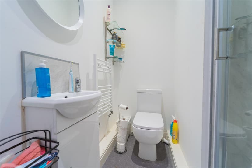 105, Tiverton Road - Image 1