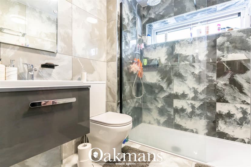 3, Beeston Close - Image 4