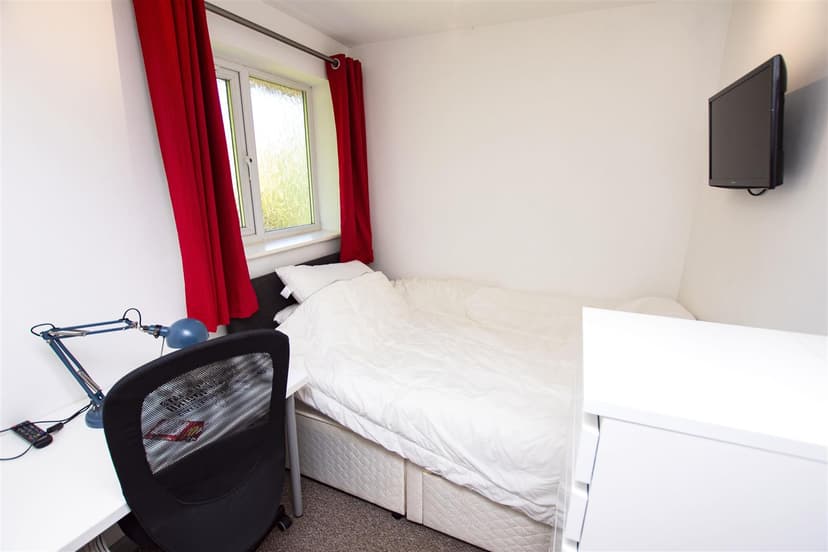 90, Heeley Road - Image 6