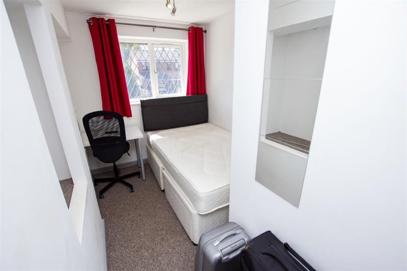 90, Heeley Road - Image 4