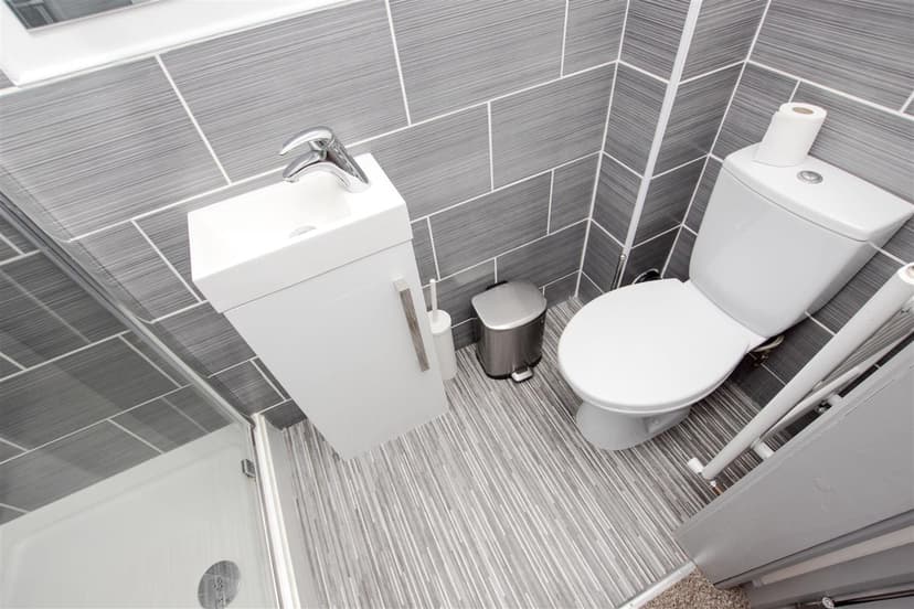 90, Heeley Road - Image 3