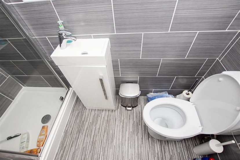 90, Heeley Road - Image 2