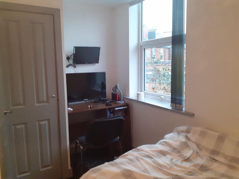 92, Exeter Road - Image 4