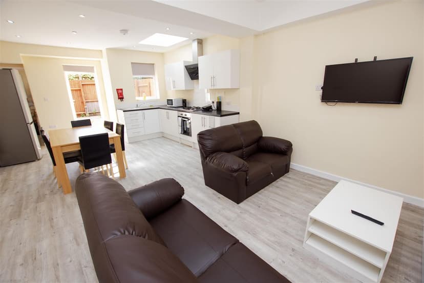 84, Raddlebarn Road - Image 7