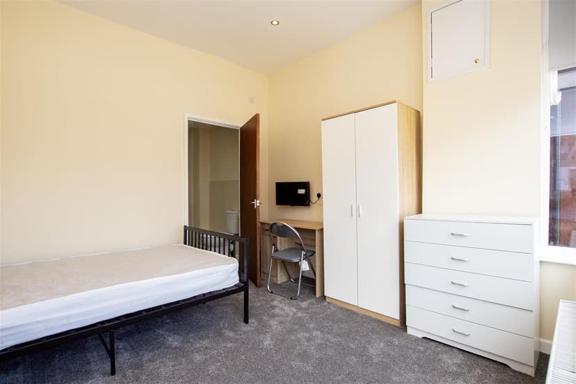 84, Raddlebarn Road - Image 2