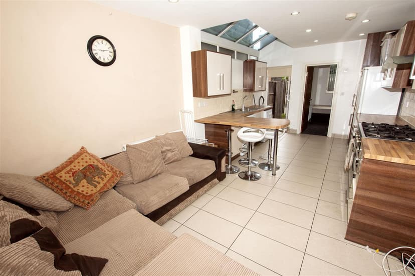 183, Tiverton Road - Image 13