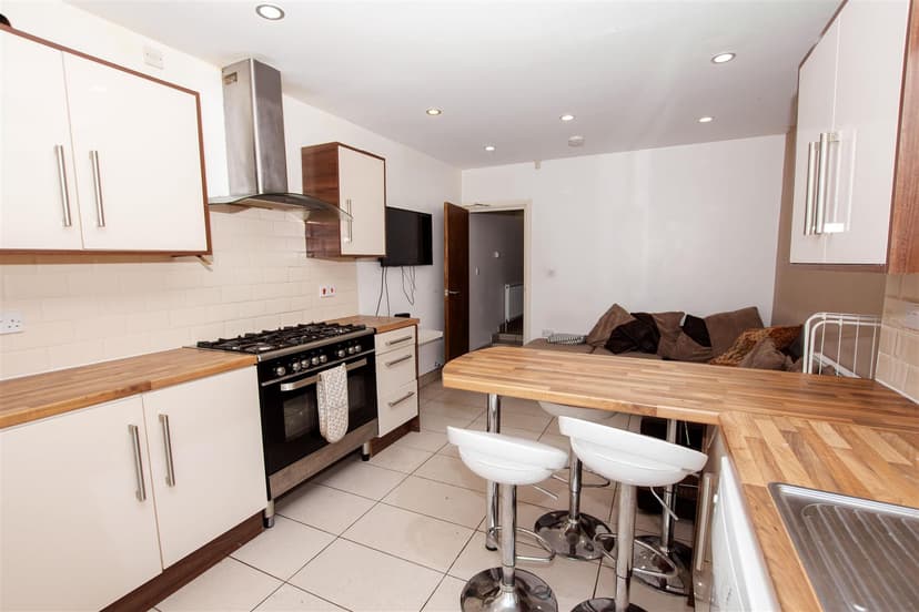 183, Tiverton Road - Image 12