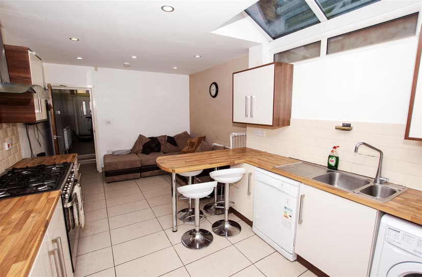 183, Tiverton Road - Image 11
