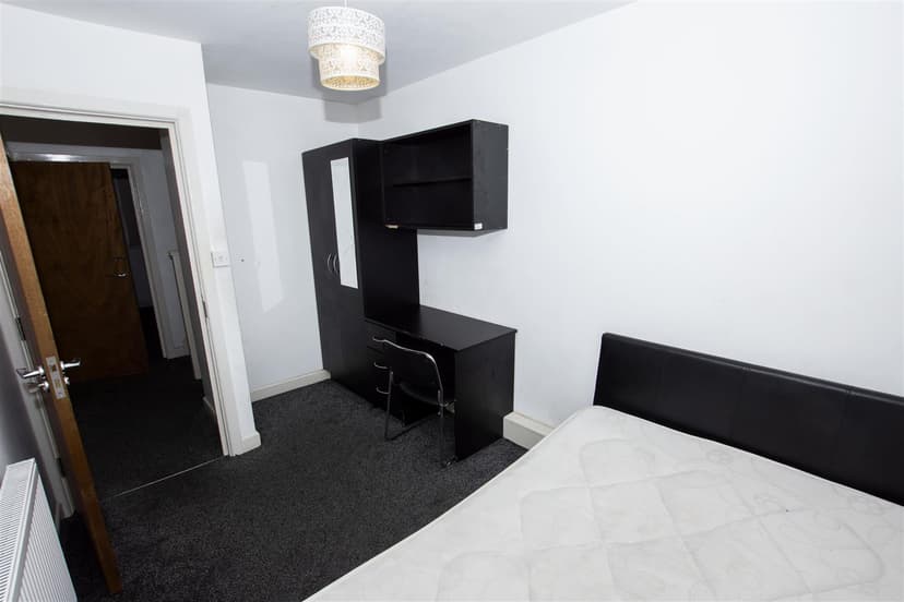 183, Tiverton Road - Image 5