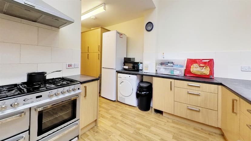 6, Harrow Road - Image 12