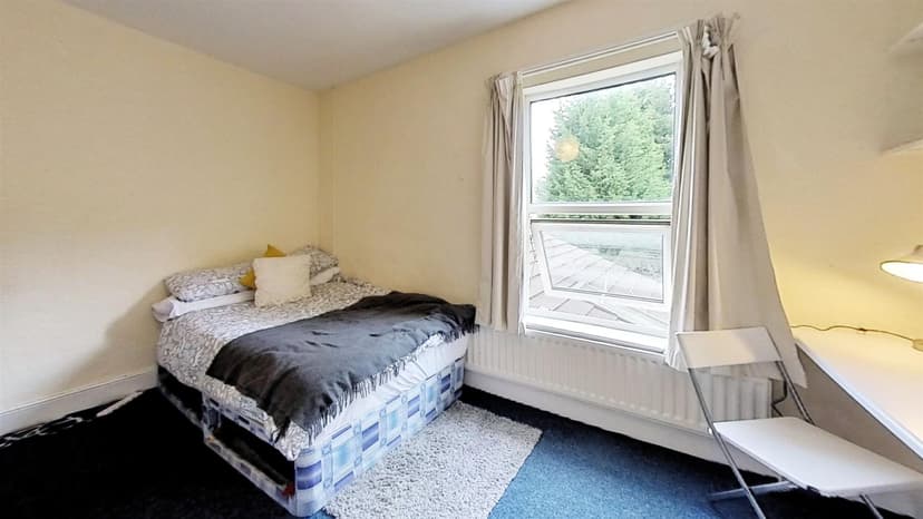 6, Harrow Road - Image 5