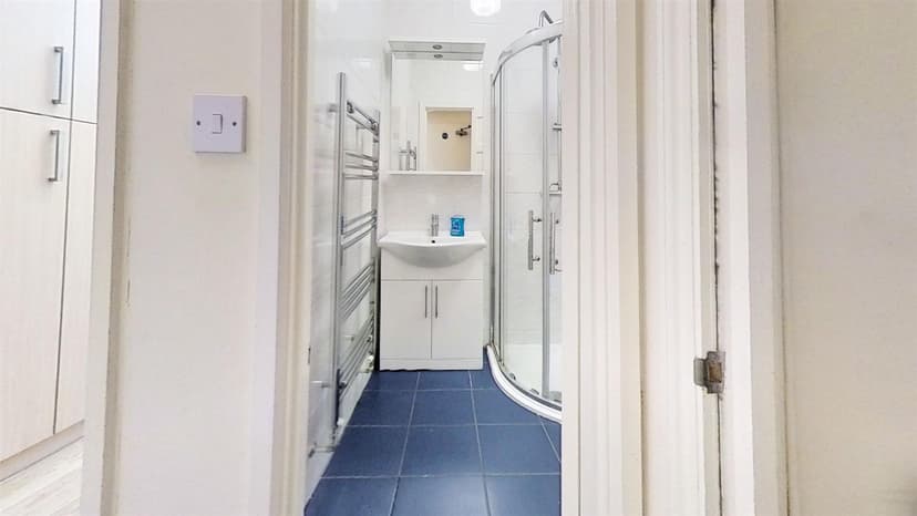 6, Harrow Road - Image 3