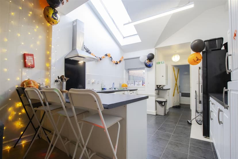 8, Newton Grove, Dartmouth Road - Image 7