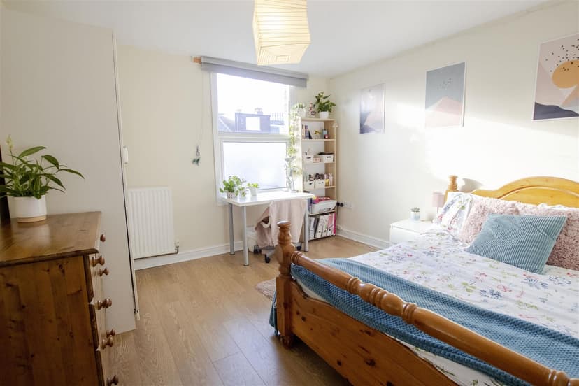 8, Newton Grove, Dartmouth Road - Image 6