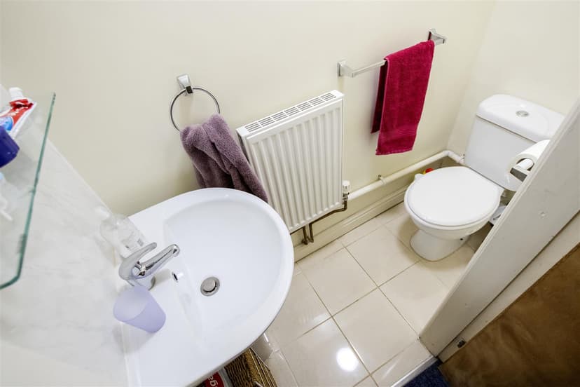 8, Newton Grove, Dartmouth Road - Image 2