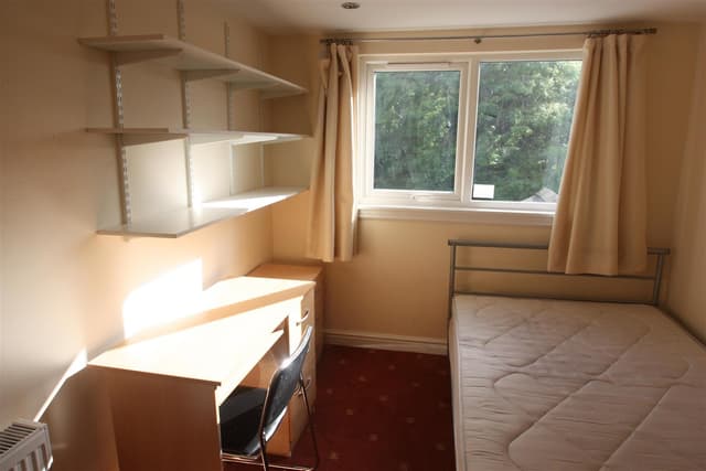 216, Heeley Road - Image 3