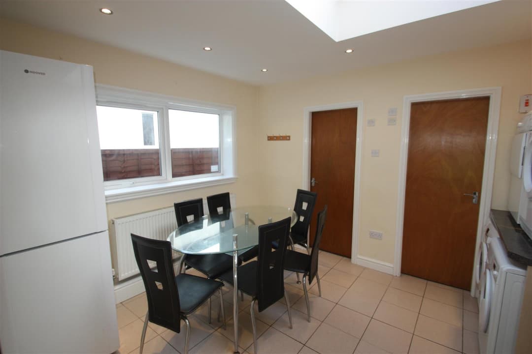216, Heeley Road