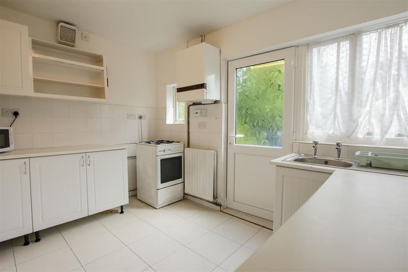 88, Poole Crescent - Image 13