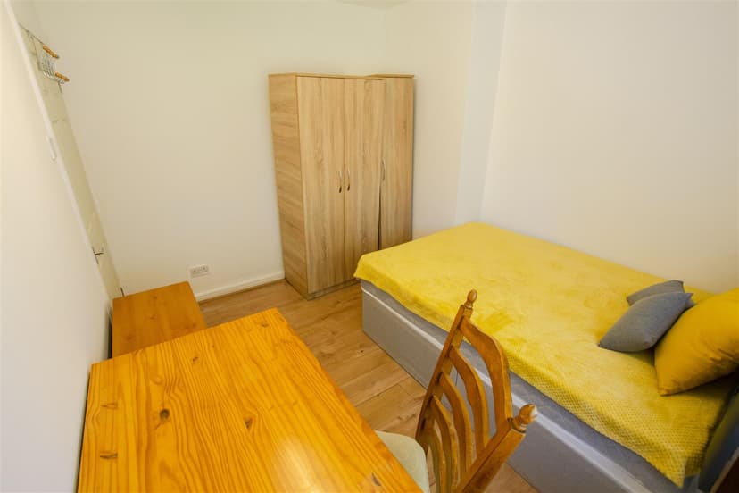 88, Poole Crescent - Image 10