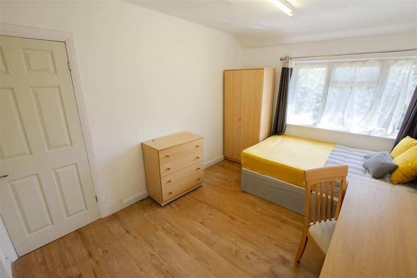 88, Poole Crescent - Image 8