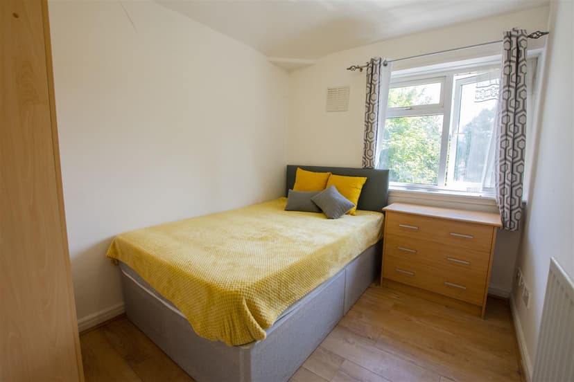 88, Poole Crescent - Image 6