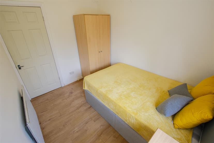 88, Poole Crescent - Image 5