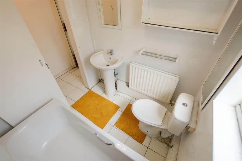 88, Poole Crescent - Image 3