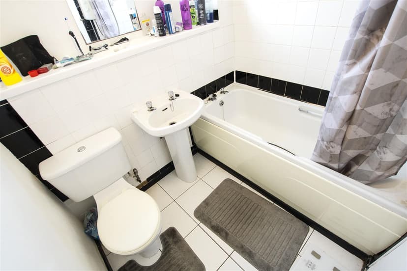 5, Herons Way - Image 2