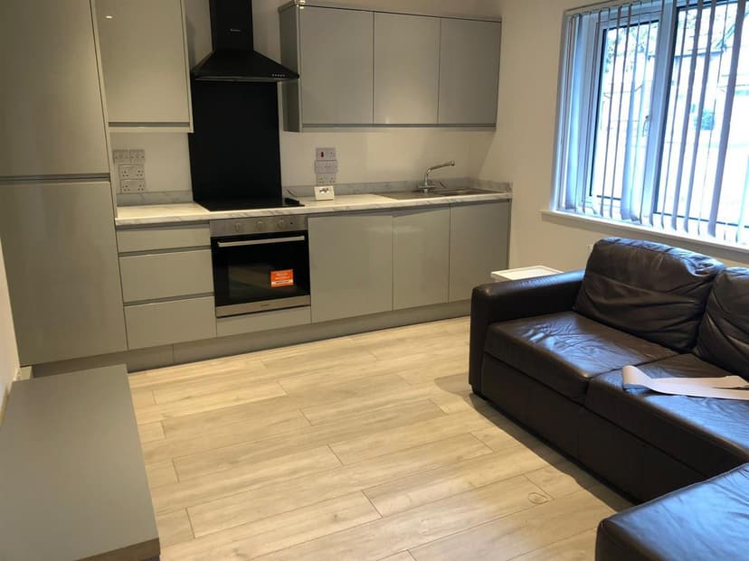 136, Fladbury Crescent - Image 10