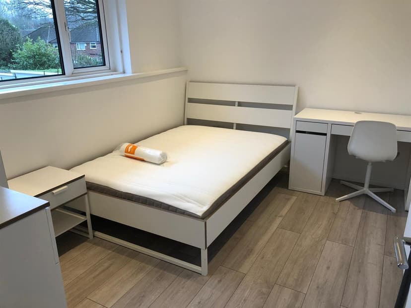 136, Fladbury Crescent - Image 9