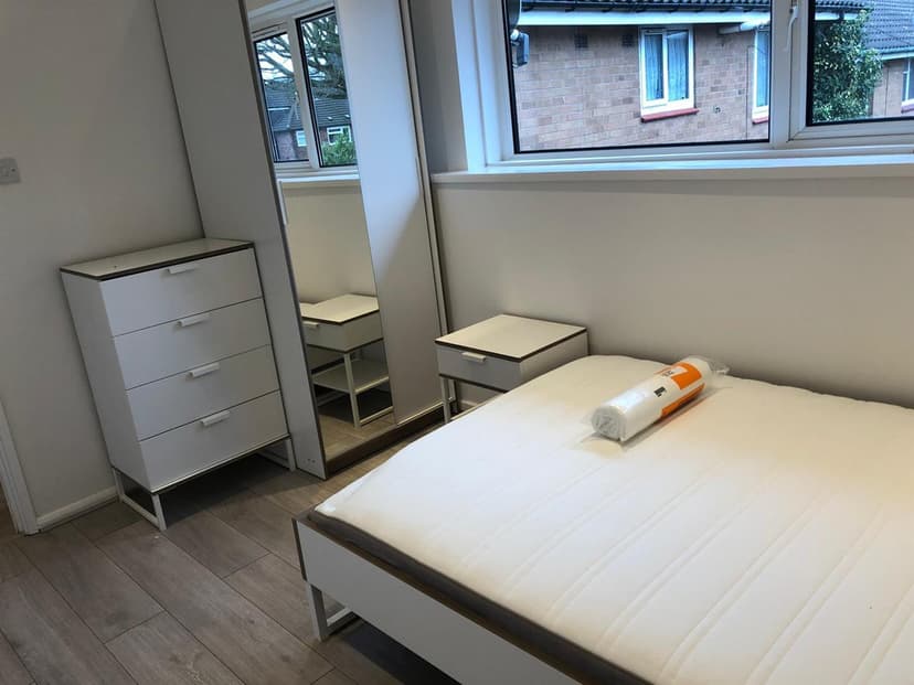 136, Fladbury Crescent - Image 8