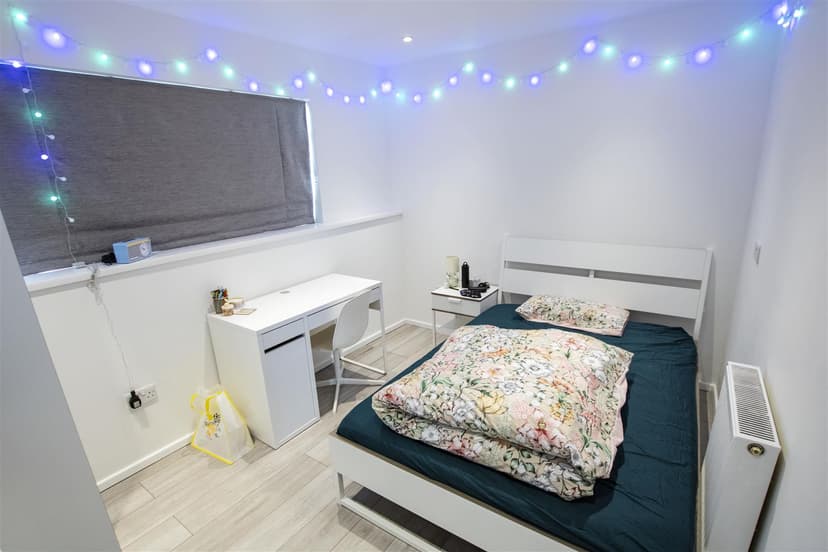 136, Fladbury Crescent - Image 3