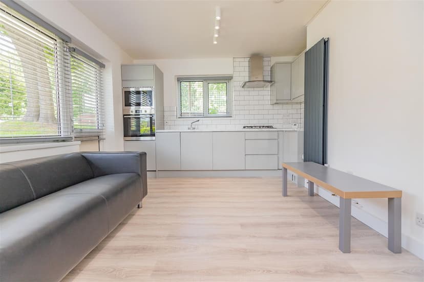 73, Gibbins Road - Image 9