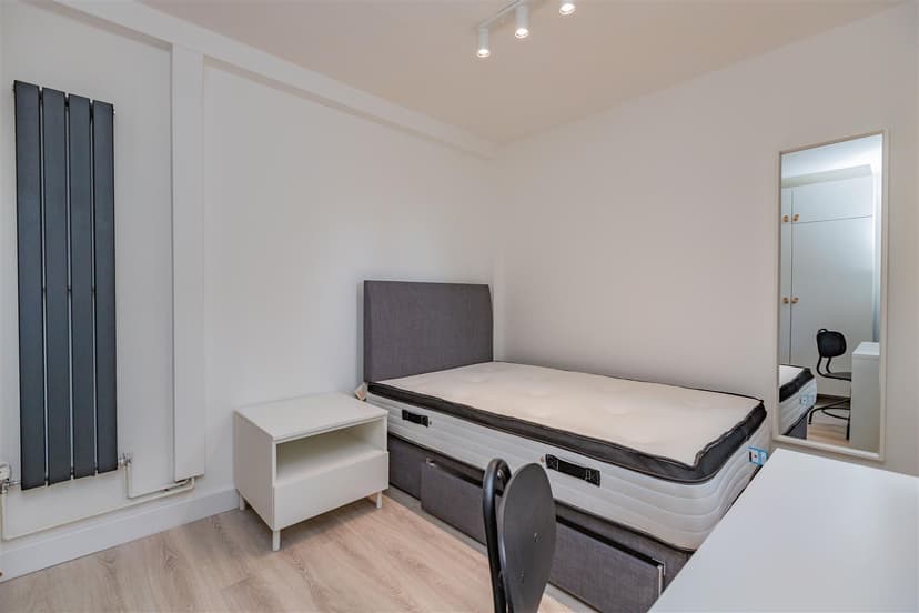 73, Gibbins Road - Image 6