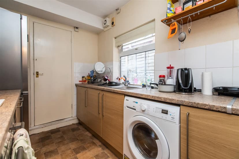 283, Dawlish Road - Image 18