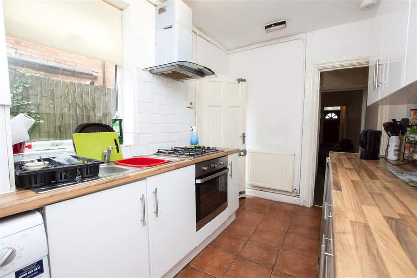 255, Warwards Lane - Image 9