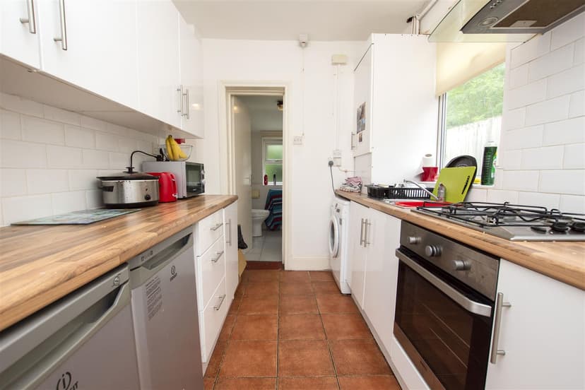 255, Warwards Lane - Image 8