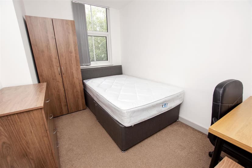 282, Tiverton Road - Image 2