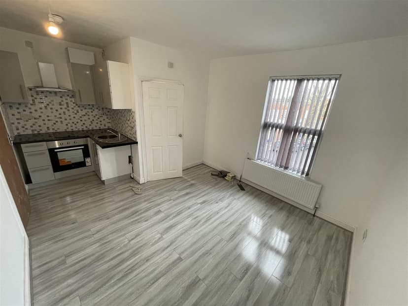 10, Katie Road - Image 5