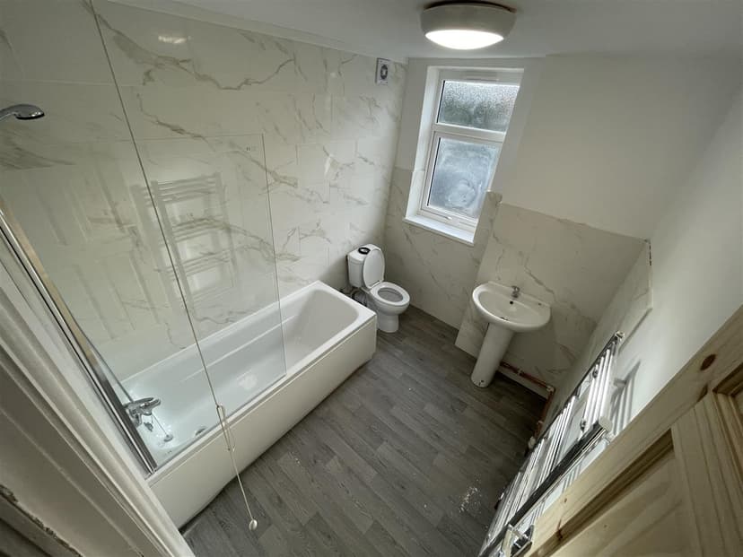 10, Katie Road - Image 2