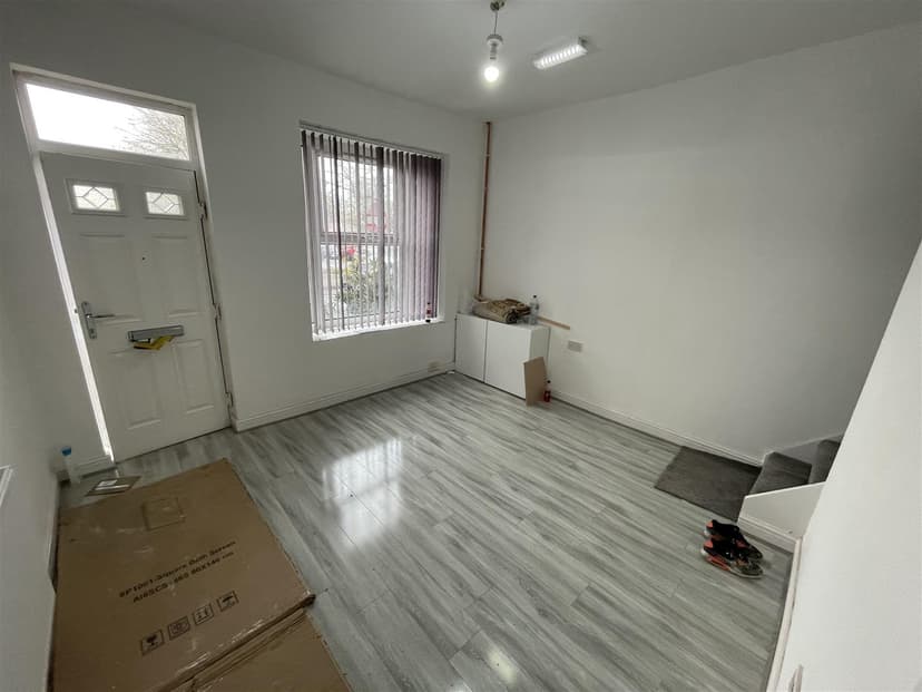 10, Katie Road - Image 1