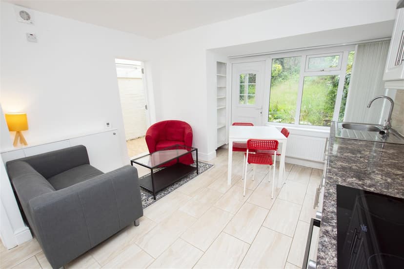 107, Reservoir Road - Image 6