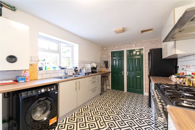 32, Strensham Road - Image 12